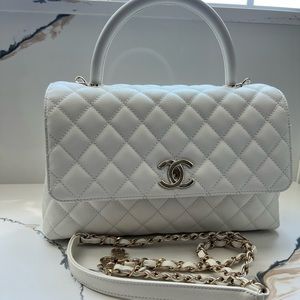 Auth Chanel Medium White Cocohandle in perfect Condition, Full Set, Stickers On